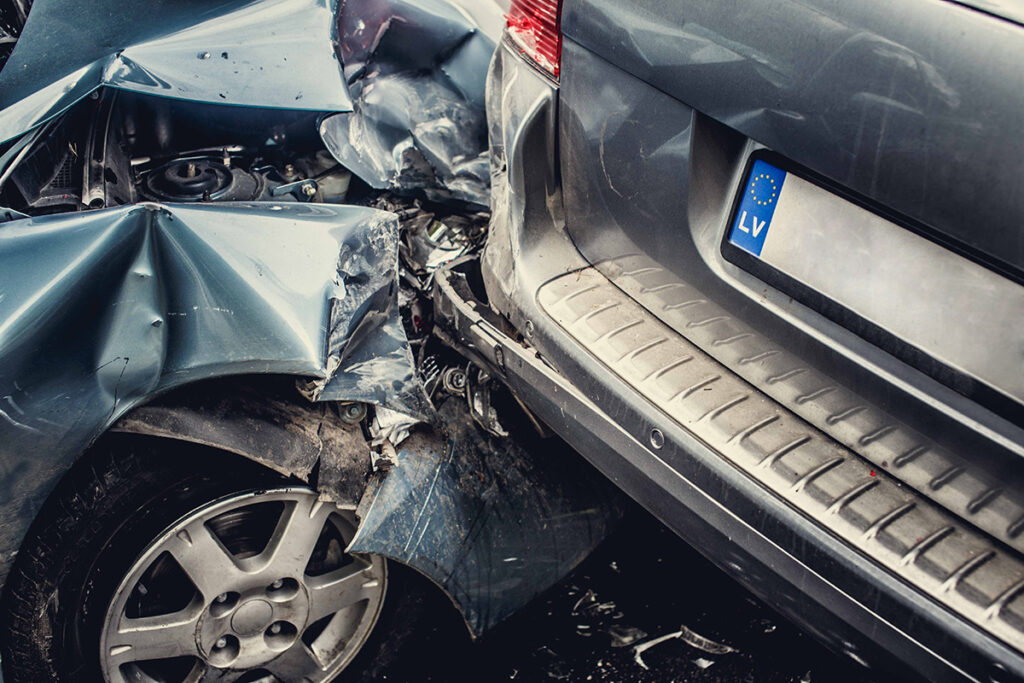 immagine-di-un-incidente-automobilistico-che-ha-coinvolto-due-auto
